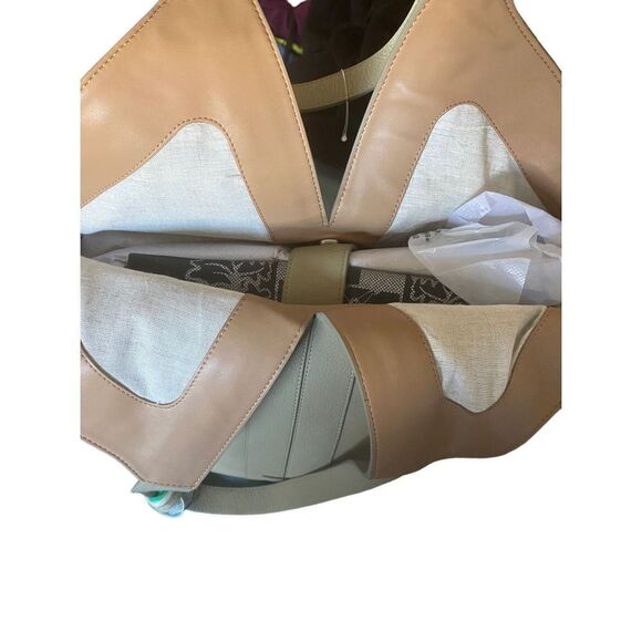 Vince Camuto, Afina leather light, khaki, smooth, leather shoulder bag. - Picture 6 of 9